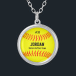 Aangepaste softball met de Naam van de Speler, Aan Zilver Vergulden Ketting<br><div class="desc">Dit schattige ketting is voorzien van een gele softball met de naam,  het nummer en de teamnaam van je speler.  Een perfect cadeau voor je favoriete speler!  Bekijk onze andere softball-cadeaus door hieronder op de Colorfulgalshop-logo te klikken.</div>
