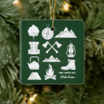 Aangepaste Souvenir Camping Collage Campers Foto Keramisch Ornament<br><div class="desc">Voeg eenvoudig de naam van uw favoriete kampeerterrein en de staat op de voorzijde en uw favoriete foto van uw kampingreis op de achterkant toe aan creëer uw eigen souvenir kampeerend ornament van de kerstboom of voeg een familienaam of andere tekst toe aan de creëer van uw aangepaste vakantieversiering met...</div>