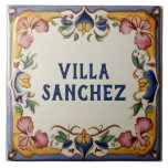 Aangepaste Spaans Design Huis Naam Bord Tegeltje<br><div class="desc">"Custom House Name bord",  "Personalized House Name Plaque",  "Personal Customized Text Sign",  "Spanish Design Ceramic tegel",  "Mexican Latino Hispanic Style",  "Portuguese Italian Traditional Folk Art",  "Gold Pink Flooral",  "Yellow Blue Green White",  "Villa Casa del Della",  "antiek  mediterrane bloembloemen"</div>
