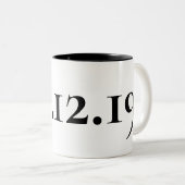 Aangepaste speciale datum zwart-wit tweekleurige koffiemok (Voorkant rechts)