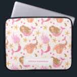 Aangepaste spoedroze zeemeermin laptop sleeve<br><div class="desc">Een schattig roze zeemeerminpatroon siert deze laptophoes. Personaliseer het met jouw naam. Een leuk cadeau voor een meisje. Ontworpen voor u door Blackberry Boulevard.</div>