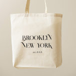 Aangepaste stadsmoderne, stijlvolle bestemmingsbru tote bag<br><div class="desc">Moderne Canvas tas die je volgende familievakantie, bachelorette feest of een bestemmings bruiloft viert! Maak kennis met onze nieuwste aanpasbare canvas tas met uw eigen stad als bestemming! Deze canvas tas is niet alleen trendy en stijlvol, maar dient ook als herinnering om de schoonheid en opwinding van je stad te...</div>