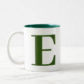 Aangepaste stijlvolle moderne groene monogram Init Tweekleurige Koffiemok (Links)