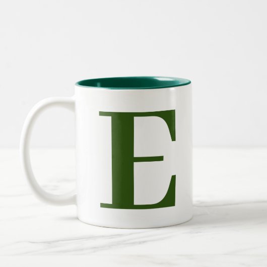 Aangepaste stijlvolle moderne groene monogram Init Tweekleurige Koffiemok (Links)