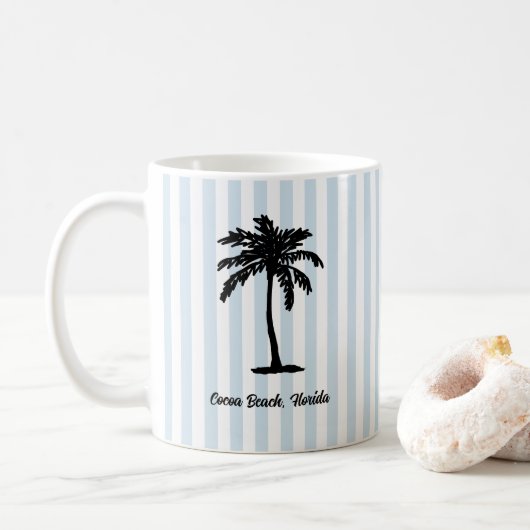Aangepaste strandpalmboom nautische streep koffiemok (Met donut)