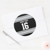 Aangepaste stripes voor zwarte en zilversport ronde sticker (Envelop)