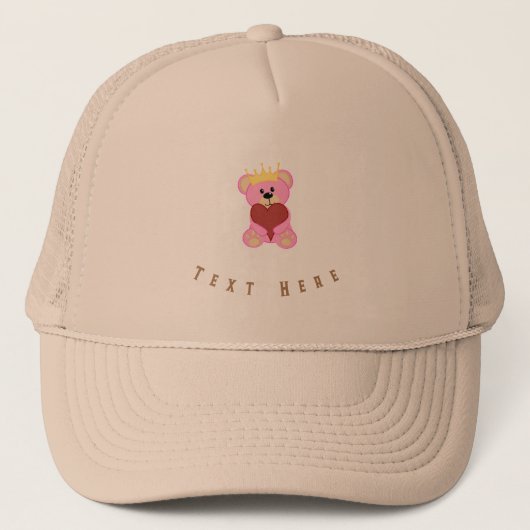 Aangepaste teddybeertekst hier gedrukt khaki kleur trucker pet (Voorkant)