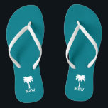 Aangepaste teenslippers voor het strandbruiloft va<br><div class="desc">Gepersonaliseerde teenslippers voor het strandbruiloft voor bruid en bruin of gasten. Voornaam van de partij Elegant ingesteld met aangepaste achternaam of monogram en pictogram voor zeilschip/bootankerpunt. Aangepaste achtergrond en strap kleur voor hem en haar mannen en vrouwen. Romantic turquoise blauw en wit zijn en haar wig sandals met een stijlvolle...</div>