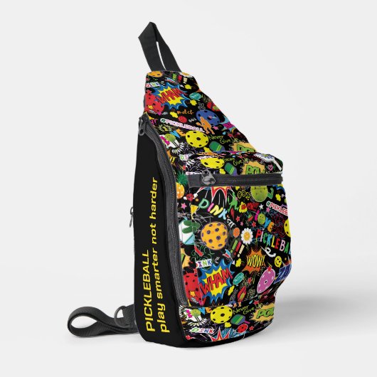 Aangepaste tekst Cool Zing pickleball doodle black Sling Bag (Linkerhoek)