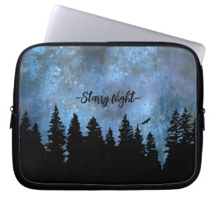Aangepaste tekst dennenbos nacht laptop sleeve