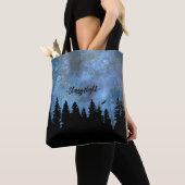 Aangepaste tekst dennenbos nacht tote bag (Dichtbij)