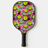 Aangepaste tekst gele pickleballs op roze pickleball paddle (Achterkant)