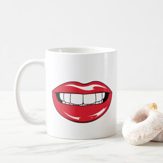 Aangepaste tekst grappige rode lippen cartoon mond koffiemok (Met donut)