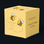 Aangepaste tekst Happy Love Bees Bedankdoosjes<br><div class="desc">Wijzig of verwijder de teksten zoals u dat wilt. Met behulp van de bewerkingstool kunt u de lettertypen en hun grootte en kleuren,  en de achtergrondkleur,  indien u dat wenst,  verder wijzigen.</div>