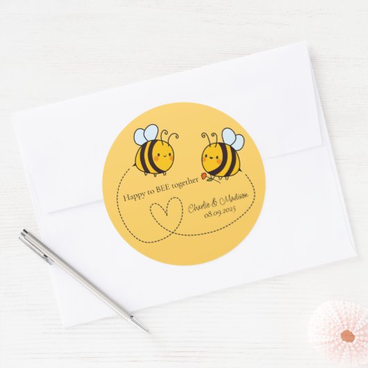 Aangepaste tekst Happy Love Bees Ronde Sticker (Envelop)
