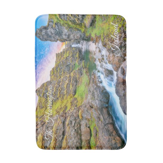 Aangepaste tekst Kolufossar Waterfall, IJsland Badmat (Voorkant Verticaal)
