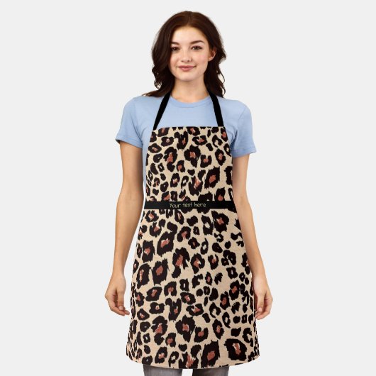 Aangepaste tekst Luxe leopard Apron chic Schort (Gedragen)