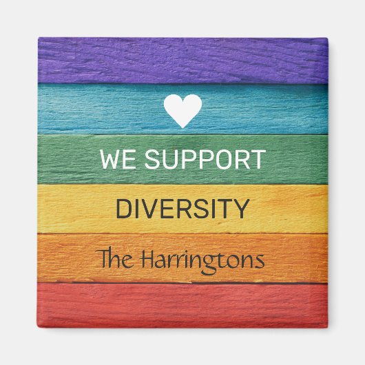 Aangepaste tekst met hout getextureerde regenboog magneet (Voorkant)