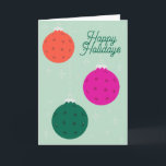 Aangepaste tekst Mint Magenta Pickleball Ornamente Feestdagen Kaart<br><div class="desc">Zowel de boodschap op de voorkant als aan de binnenkant van deze kerstkaart kan worden aangepast met je eigen tekst. Deze kaart bevat enkele pickleballs vermomd als kerstversiering. Mijn illustraties van pickleball-versiering zijn in helder magenta, helder rood oranje en donkergroen tegen een mintgroene achtergrond met vrolijke stervormen. Er is een...</div>