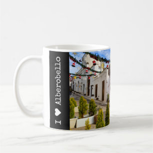 Aangepaste tekst, trulli-huizen in Alberobello  Koffiemok