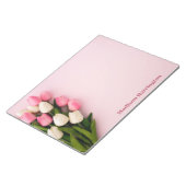 Aangepaste tekst tulpen op roze notitieblok (Schuin)
