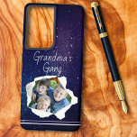 Aangepaste tekst voor aangepast fotopapier Punch H Samsung Galaxy Hoesje<br><div class="desc">Dit ontwerp van de sjabloon bevat een placeholder foto van jongens die door een geponst papieren gat springen dat U met uw favoriete foto van familieleden of een huisdier/huisdieren VERVANGEN. Een vierkante foto of een horizontale foto met onderwerpen in het centrum zullen het best werken. Pas de tekst van de...</div>