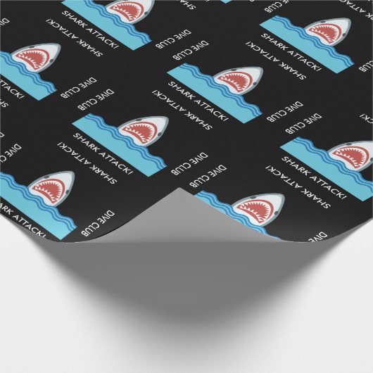 Aangepaste tekst voor Funn Shark Attack Cadeaupapier (Hoek)