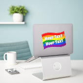Aangepaste tekst voor regenboogvlag Gay Pride tot Sticker (Laptop op bureau)