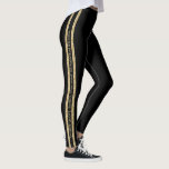 Aangepaste tekst voor zwart en Gold Glitter Athlet Leggings<br><div class="desc">Stevige zwarte gepersonaliseerde leggings met een dubbele atletische streep in gouden glitter met aangepaste tekst in het midden die aan elke kant verschillend kan zijn. Perfect voor het tonen van uw favoriete citaat, vers, inspirerend mantra, teamnaam, of voeg jouw naam bij herhaling onderaan de kant van elk been toe! De...</div>