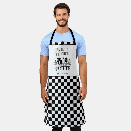 Aangepaste tekst, Zwart-wit Checker Plaid Kitchen Schort (Gedragen)