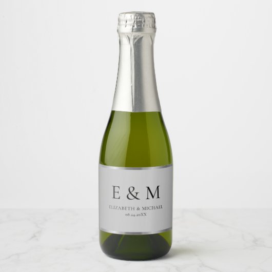 Aangepaste Trendy Bewaar de Datum Monogram Zilver Sparkling Wijnetiket (Voorkant)