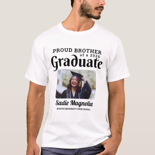 Aangepaste trotse broer van afgestudeerde 2026 t-shirt (Voorkant)