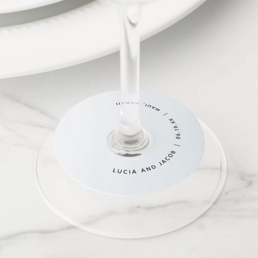 Aangepaste trouwlocatie met waterverf in oceaanbla wijnglaslabel (Dichtbij)