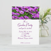 Aangepaste uitnodiging voor Paarse Daisies Garden  (Staand voorkant)