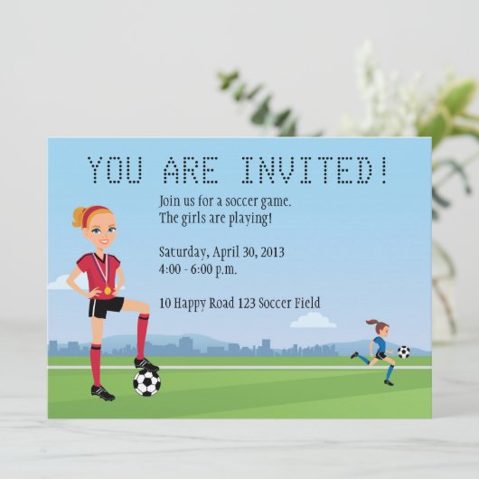 Aangepaste unieke uitnodiging voor 'Girl Soccer Pl (Staand voorkant)