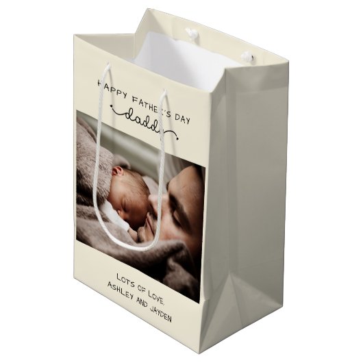 Aangepaste Vaderdag Cute Minimal Photo Medium Cadeauzakje (Voorkant Gekanteld)