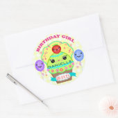 Aangepaste Verjaardag Meisje Kawaii Cupcake Sticke Ronde Sticker (Envelop)