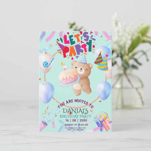 Aangepaste verjaardagsuitnodiging met knuffelbeer kaart (Staand voorkant)