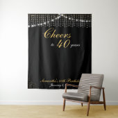 Aangepaste verjaardagsverlichting met gouden achte wandkleed (In situ)