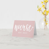 Aangepaste verpleegster Est typografie verpleegste Kaart (Gele Bloem)