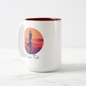 Aangepaste Vind Uw Flow Sunset Yoga Tweekleurige Koffiemok (Voorkant links)
