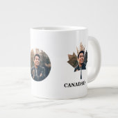 Aangepaste voorbeeldbladvormfoto blij Canada dag Grote Koffiekop (Voorkant rechts)
