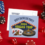 Aangepaste vrijgezellenfeest Las Vegas Uitnodiging<br><div class="desc">Personaliseer je eigen vrijgezellenfeest uitnodiging briefkaart voor een Las Vegas reis. Cool gepersonaliseerd briefkaart nodigt uit met gokcasinonietjes zoals een kaartspel,  pokerchips en roulettewiel met Vegas Trip in geel script. Leuke gokker uitje voor je bruidsjonkers en beste man.</div>