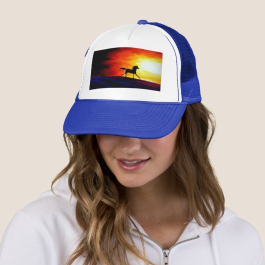 Aangepaste vrijheid wit en koninklijk blauw elegan trucker pet (In situ)