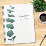 Aangepaste Waterverf Eucalyptus Planner<br><div class="desc">Deze elegante Planner is versierd met één eucalyptusspray met één waterverf. Pas het aan met jouw naam en jaar. Omdat we ons eigen kunstwerk creëer,  zal je dit exacte afbeelding niet vinden van andere ontwerpers. Oorspronkelijke Waterverf © Michele Davies.</div>