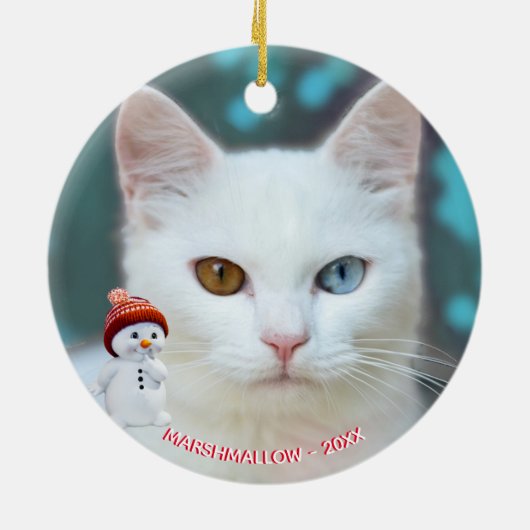 Aangepaste White Cat Foto met Cute Snowman Keramisch Ornament (Achterkant)