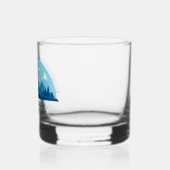 Aangepaste Winter Family Cabin Blue Snowy Mountain Whisky Glas (Links)