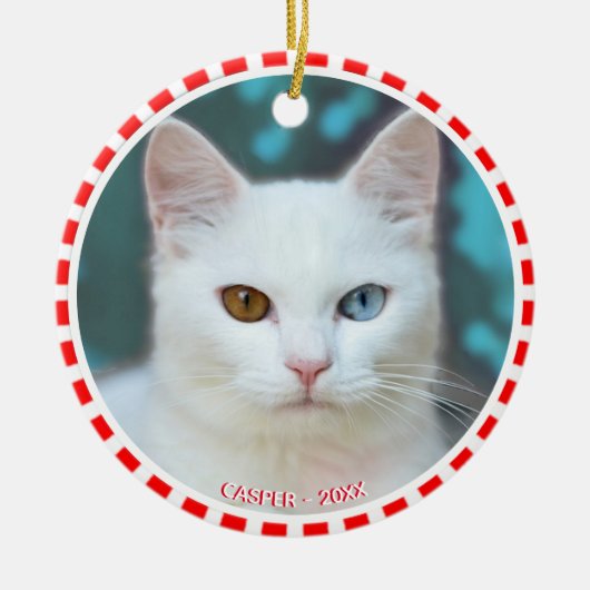 Aangepaste witte kat foto met rood en wit Lijst Keramisch Ornament (Voorkant)