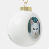 Aangepaste witte kattenfoto & bewerkbare tekst keramische bal ornament (Links)