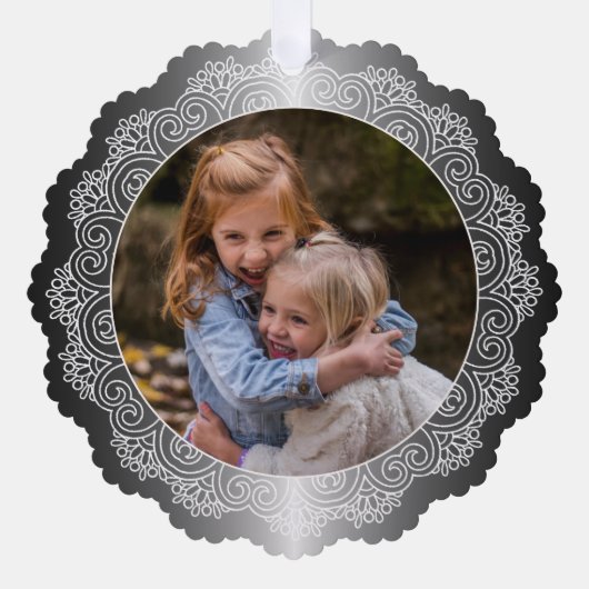 Aangepaste witte Mandala krans op Faux Silver Ornament Kaart (Voorkant)